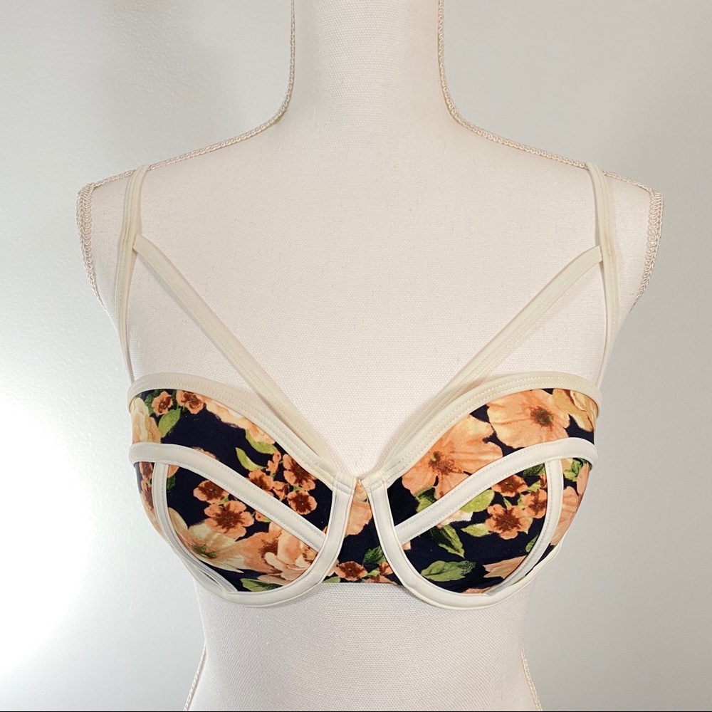 FOREVER 21 - Black & Floral bikini top (L)